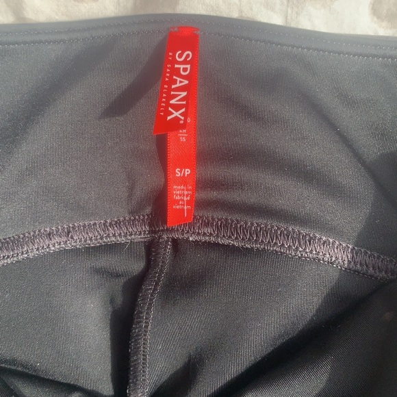 Spanx faux leather leggings size small - Picture 3 of 3